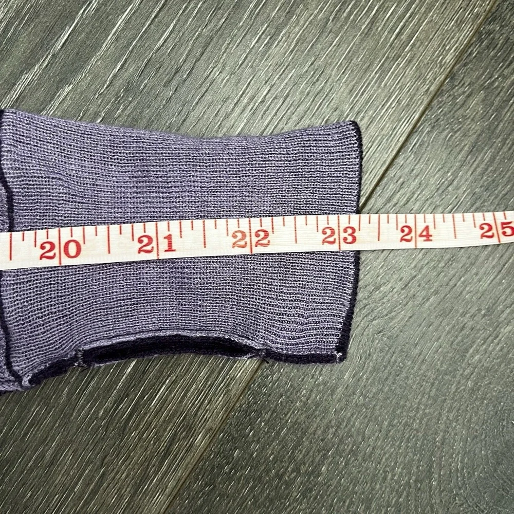 Lululemon Sweater Women's Approx Size‎ 10 Purple Thumbholes Pullover Reversible